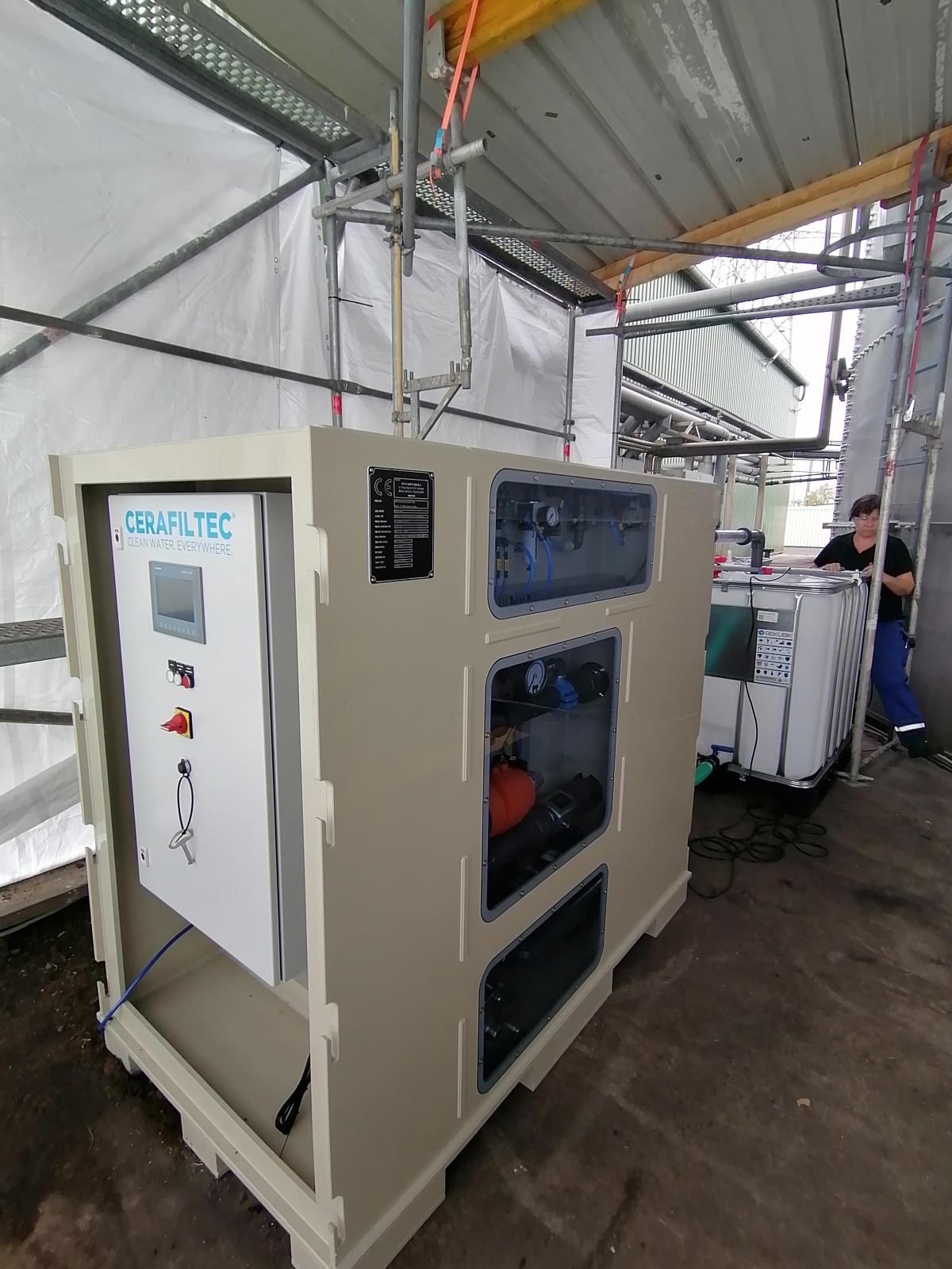 BFI-Pilotanlage zur Feststoffabtrennung aus Prozesswässern mittels keramischer Flachmembranfiltration BFI-Pilotanlage zur Feststoffabtrennung aus Prozesswässern mittels keramischer Flachmembranfiltration