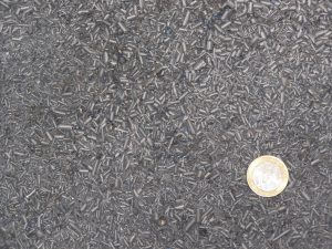 Restspäne, aus denen Titankarbid rückgewonnen wird Restspäne, aus denen Titankarbid rückgewonnen wird